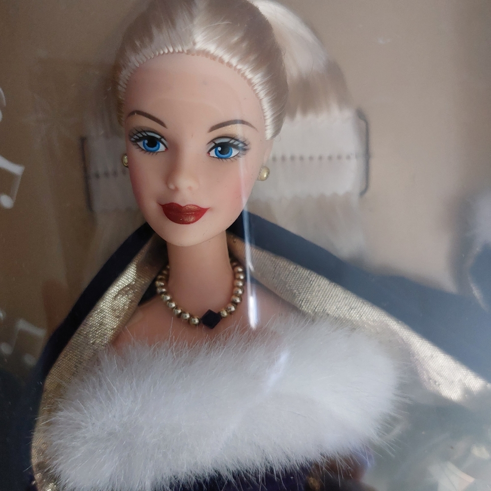 NIB Ring in the New Year Barbie,  2001 - Picture 2 of 12